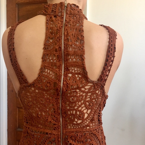 Cut out lace dress - Picture 5 of 5